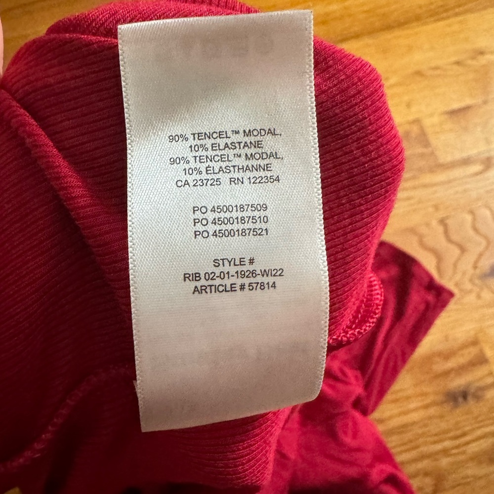 Aritzia Sunday Best Red Freshman Turtleneck Medium - Picture 4 of 4